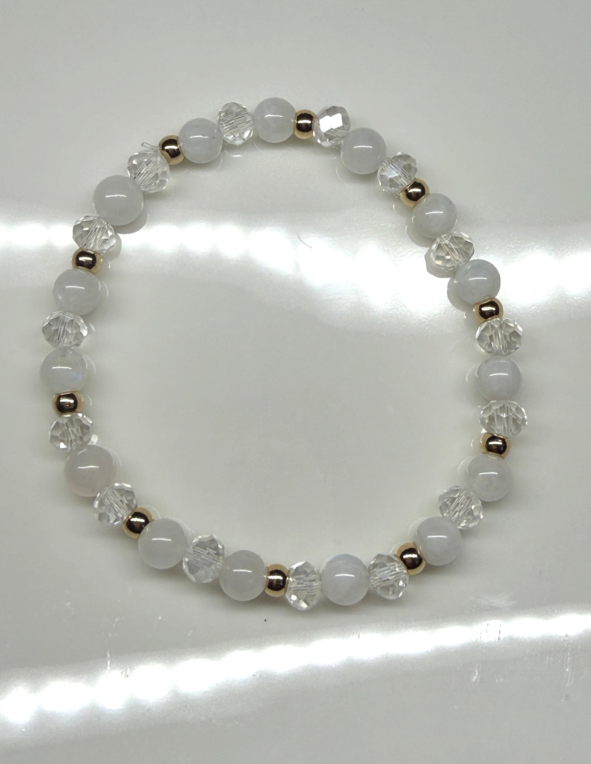 Perlenarmband Mondstein